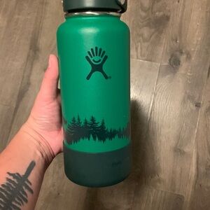 32 oz limited edition hydroflask forest theme